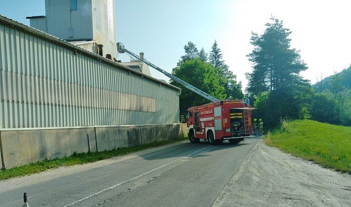 V Drtiji Pri Morav Ah Zagorelo V Industrijskem Objektu Dom Alec Si